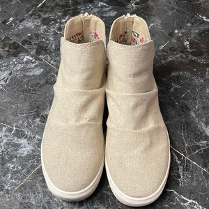 Very G linen Booties
